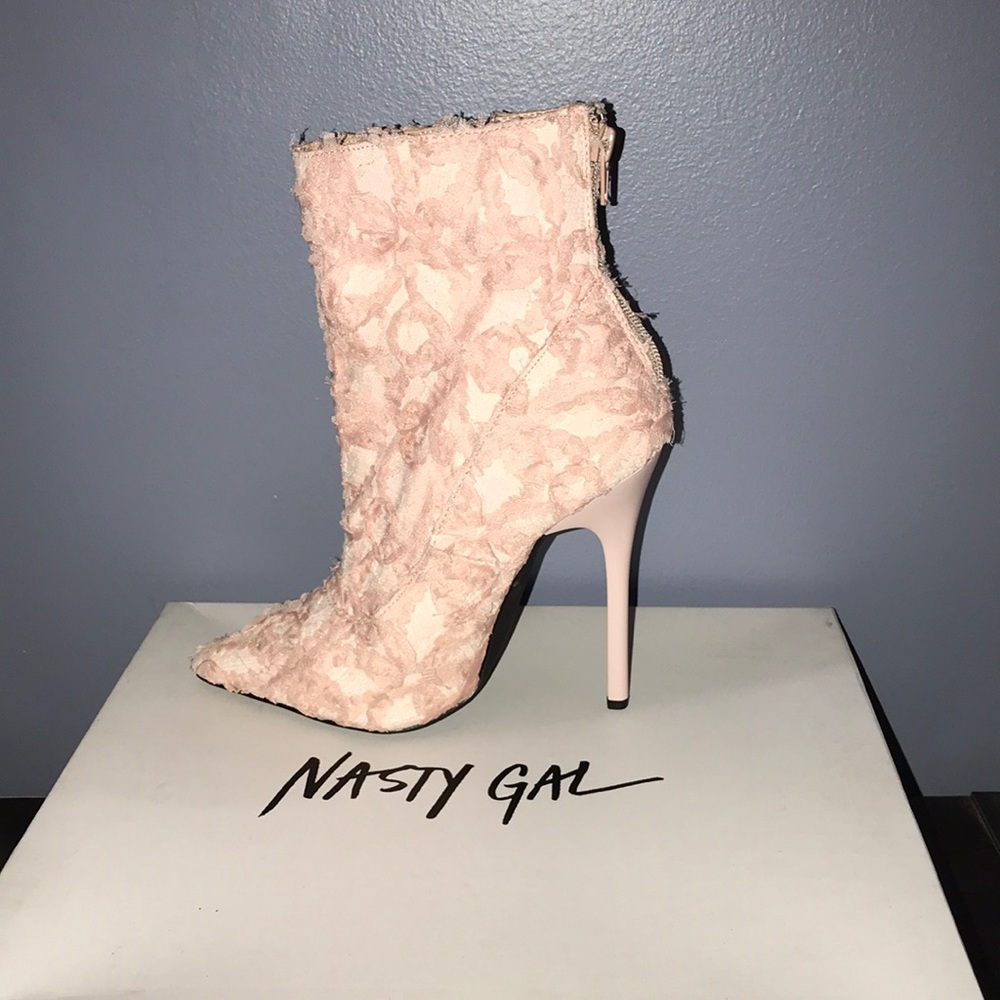 Stiletto boot with roses